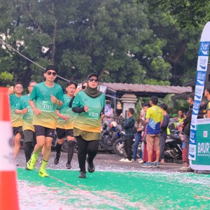 Race photo from BAUR RUN 2025