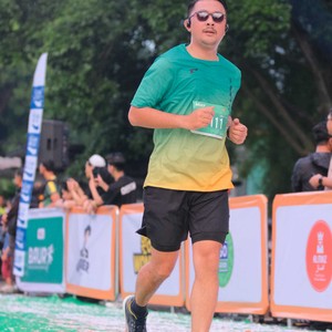 Race photo from BAUR RUN 2025