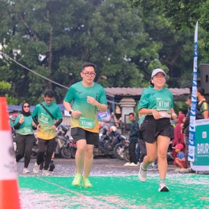 Race photo from BAUR RUN 2025