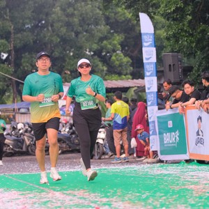 Race photo from BAUR RUN 2025