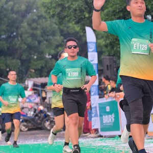 Race photo from BAUR RUN 2025