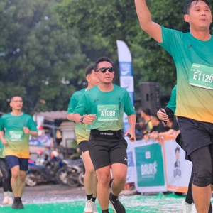 Race photo from BAUR RUN 2025