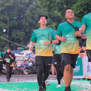 Race photo from BAUR RUN 2025