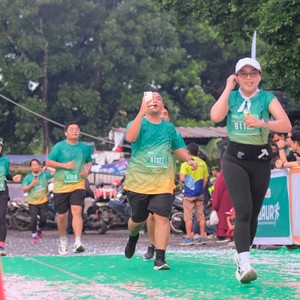 Race photo from BAUR RUN 2025