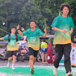 Race photo from BAUR RUN 2025