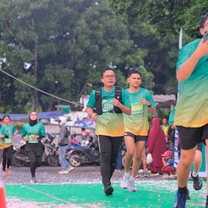 Race photo from BAUR RUN 2025