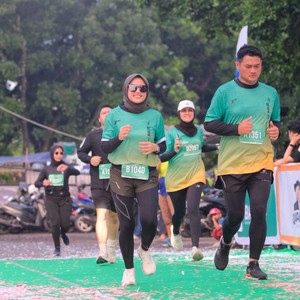 Race photo from BAUR RUN 2025