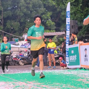 Race photo from BAUR RUN 2025
