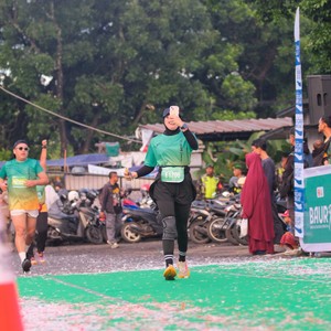 Race photo from BAUR RUN 2025
