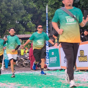 Race photo from BAUR RUN 2025