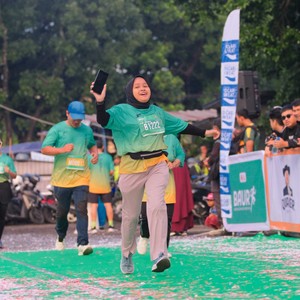 Race photo from BAUR RUN 2025
