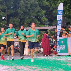 Race photo from BAUR RUN 2025