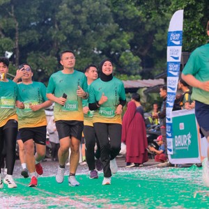 Race photo from BAUR RUN 2025