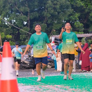 Race photo from BAUR RUN 2025