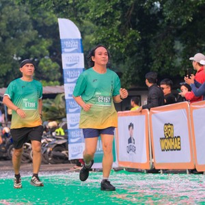 Race photo from BAUR RUN 2025