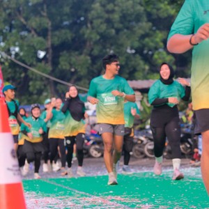 Race photo from BAUR RUN 2025