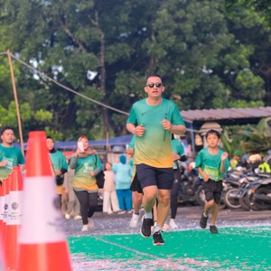Race photo from BAUR RUN 2025