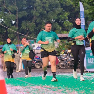 Race photo from BAUR RUN 2025