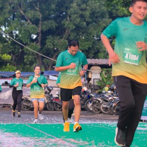 Race photo from BAUR RUN 2025