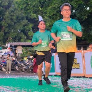 Race photo from BAUR RUN 2025