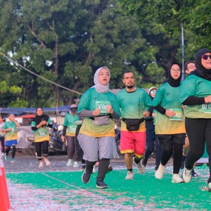 Race photo from BAUR RUN 2025