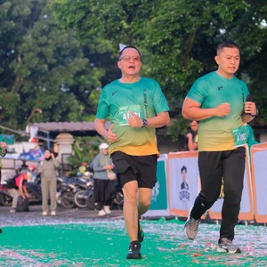 Race photo from BAUR RUN 2025