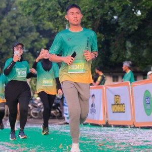 Race photo from BAUR RUN 2025