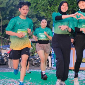 Race photo from BAUR RUN 2025