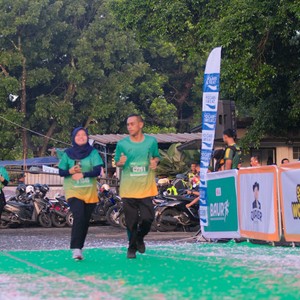 Race photo from BAUR RUN 2025