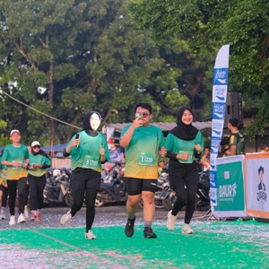 Race photo from BAUR RUN 2025