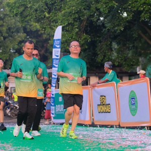 Race photo from BAUR RUN 2025
