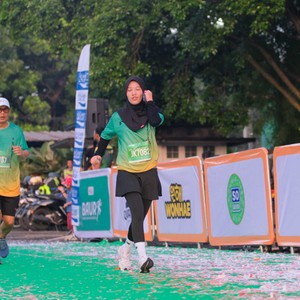 Race photo from BAUR RUN 2025