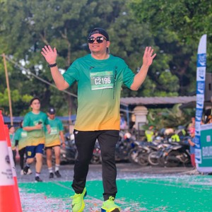 Race photo from BAUR RUN 2025