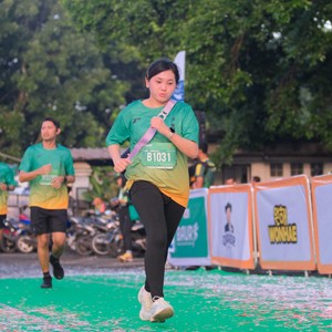Race photo from BAUR RUN 2025