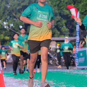 Race photo from BAUR RUN 2025