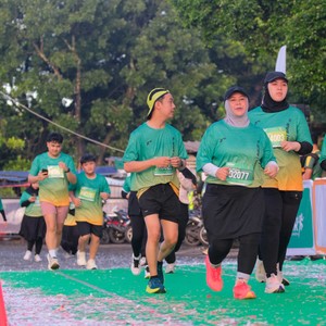 Race photo from BAUR RUN 2025