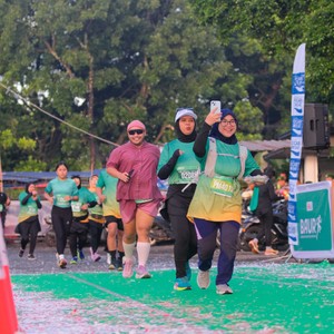 Race photo from BAUR RUN 2025