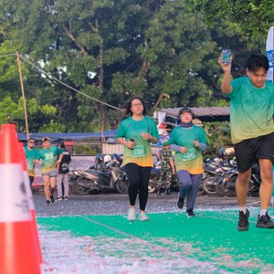 Race photo from BAUR RUN 2025