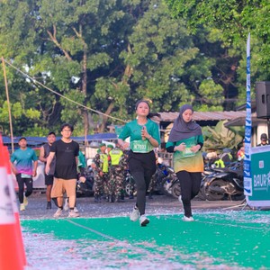 Race photo from BAUR RUN 2025