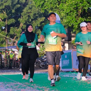Race photo from BAUR RUN 2025