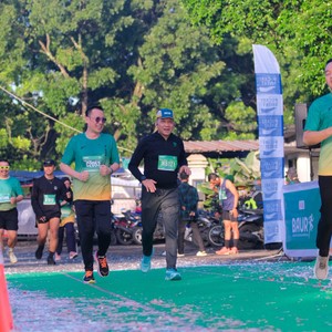 Race photo from BAUR RUN 2025