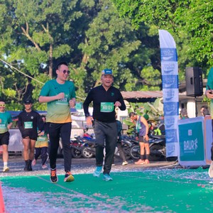 Race photo from BAUR RUN 2025