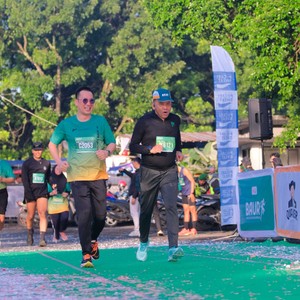 Race photo from BAUR RUN 2025