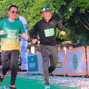 Race photo from BAUR RUN 2025