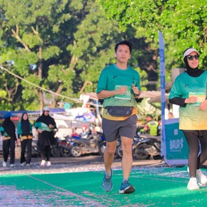 Race photo from BAUR RUN 2025