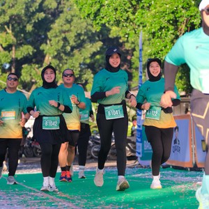 Race photo from BAUR RUN 2025