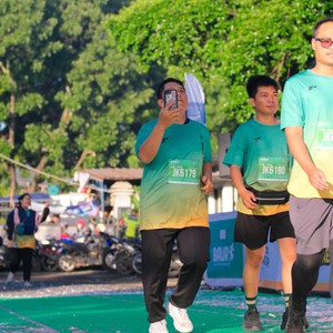 Race photo from BAUR RUN 2025