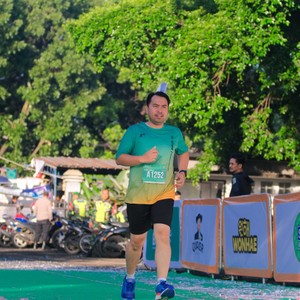 Race photo from BAUR RUN 2025