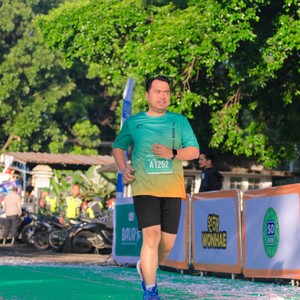 Race photo from BAUR RUN 2025