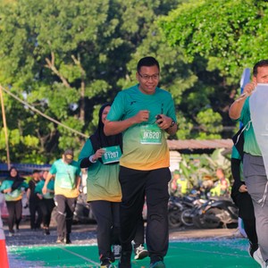 Race photo from BAUR RUN 2025